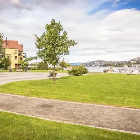 Sentrumsnaer Ved Sjoen! Fast Parkering Apartamento Bergen