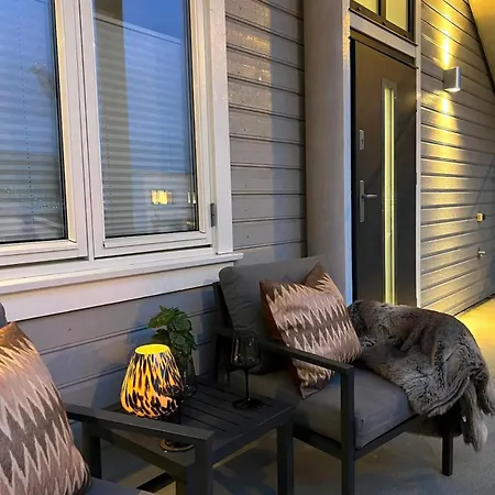 Sentrumsnaer Ved Sjoen! Fast Parkering *